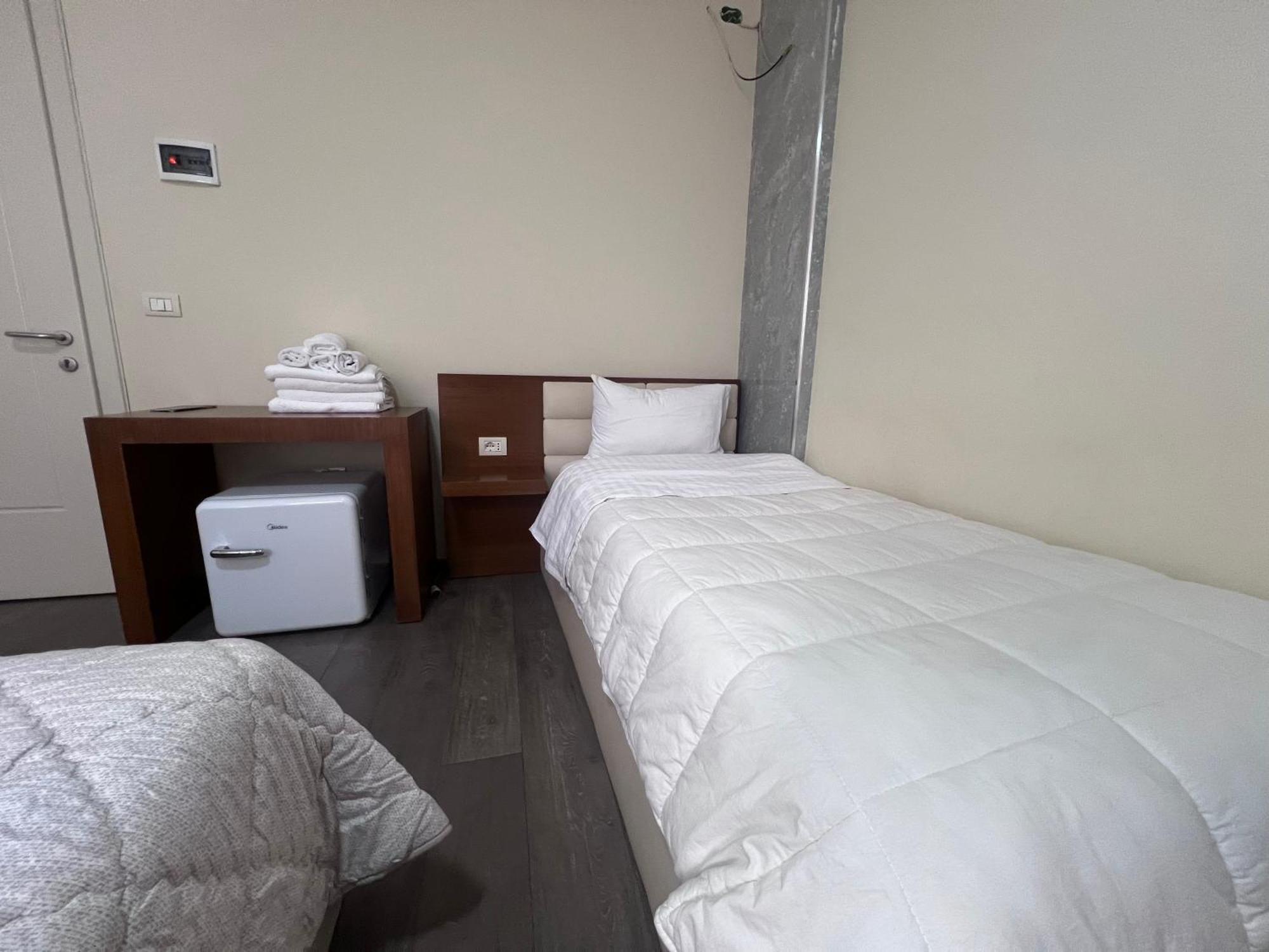 Bobi Hotel Shkoder Exterior photo