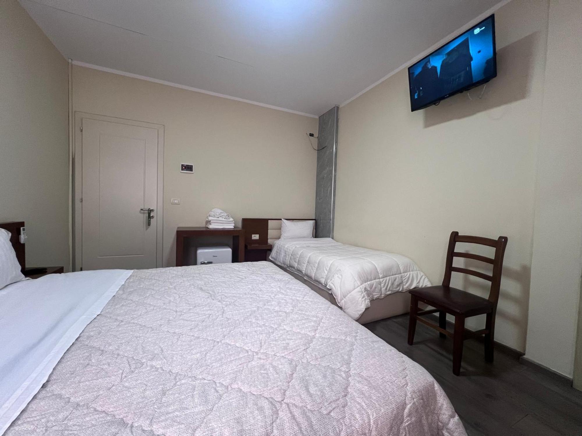 Bobi Hotel Shkoder Exterior photo